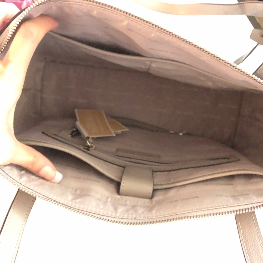 Micheal Kors Maddie Medium Crossgrain Leather Tote - Picture 7 of 8